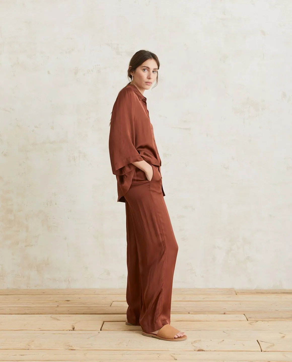 YERSE Trousers And Jeans^Flowy Sateen Trousers Chocolate